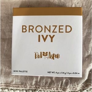 NWT red Aspen bronzed ivy mini eyeshadow palette